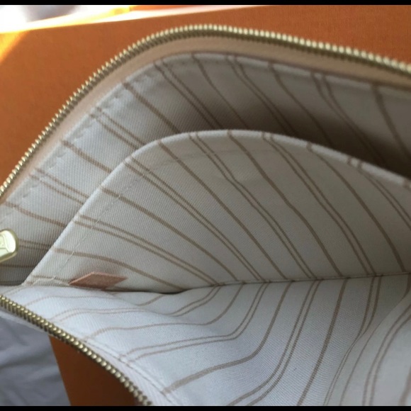 Louis Vuitton Neverfull Pouch - Picture 3 of 5